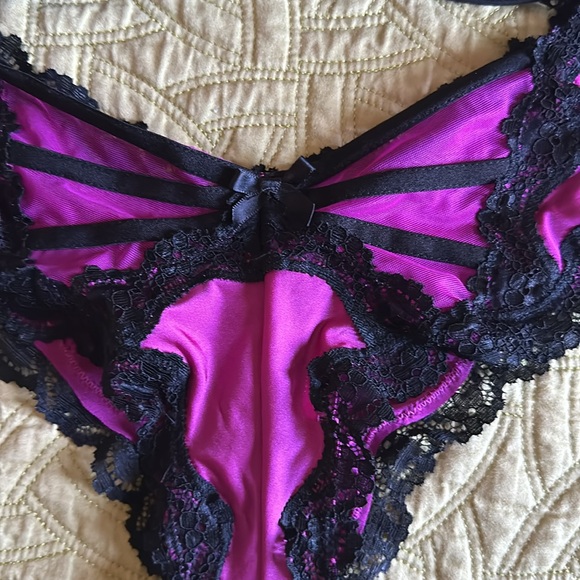 VS Bra & Panty Set - Picture 2 of 8